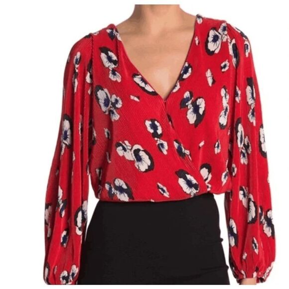 ASTR the Label Plisse Long Sleeve Pleated Surplice Wrap Top Red Floral Small - Picture 1 of 12